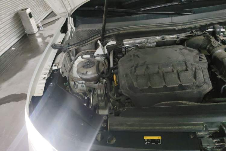 Used Volkswagen Tiguan L 2023 330TSI Automatic Two-Wheel Drive R-Line Flagship Edition Engine Bay Right