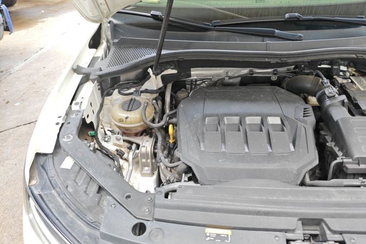 Used Volkswagen Tiguan L 2023 330TSI Automatic Two-Wheel Drive R-Line Enjoyment Edition Engine Bay Right