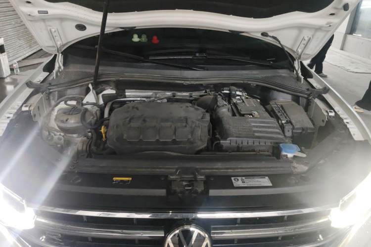 Used Volkswagen Tiguan L 2023 330TSI Automatic Two-Wheel Drive R-Line Flagship Edition Engine Bay