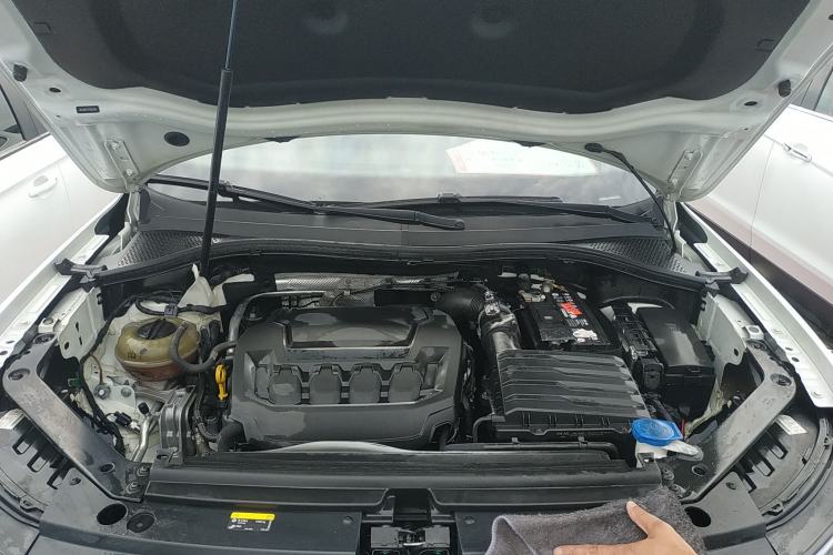 Used Volkswagen Tiguan L 2023 Restyled 330TSI Automatic Two-Wheel Drive R-Line Enhanced Comfort Version Engine Bay