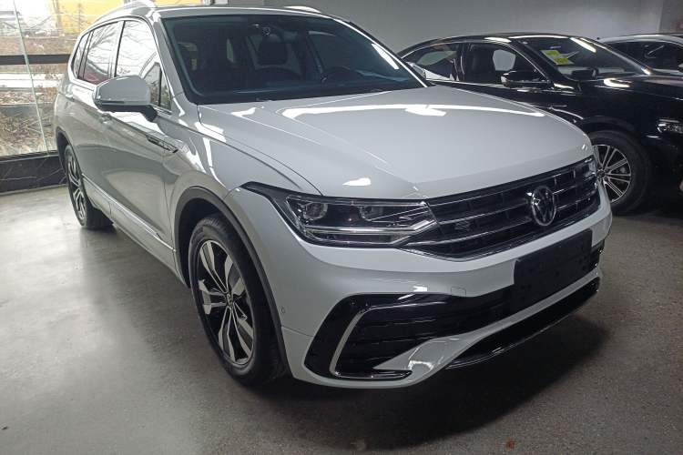 Used Volkswagen Tiguan L 2023 Facelifted 380TSI Automatic All-Wheel Drive R-Line Plus Version 7-Seater Exterior 1