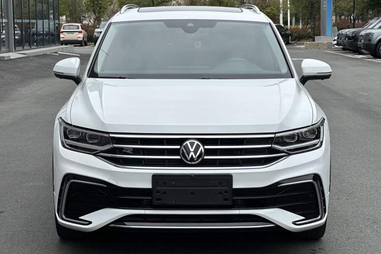 Used Volkswagen Tiguan L 2023 Restyled 330TSI Automatic Two-Wheel Drive R-Line Enhanced Comfort Version Exterior 1