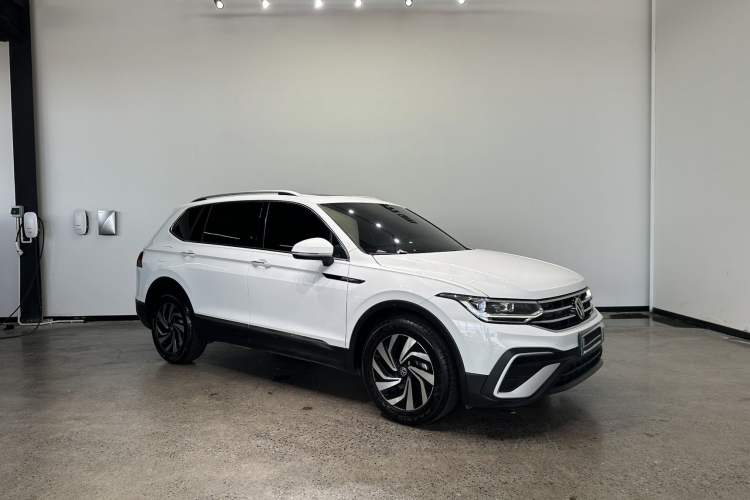 Used Volkswagen Tiguan L 2023 300TSI Automatic Two-Wheel Drive Smart Edition Exterior 2