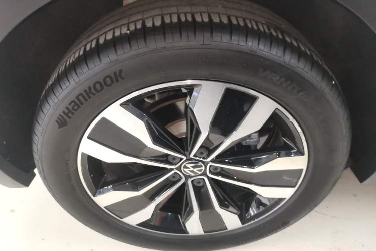 Used Volkswagen Tiguan L 2023 330TSI Automatic Two-Wheel Drive R-Line Enjoyment Edition Exterior 2