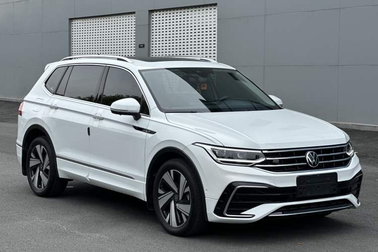 Used Volkswagen Tiguan L 2023 Restyled 330TSI Automatic Two-Wheel Drive R-Line Enhanced Comfort Version Exterior 2