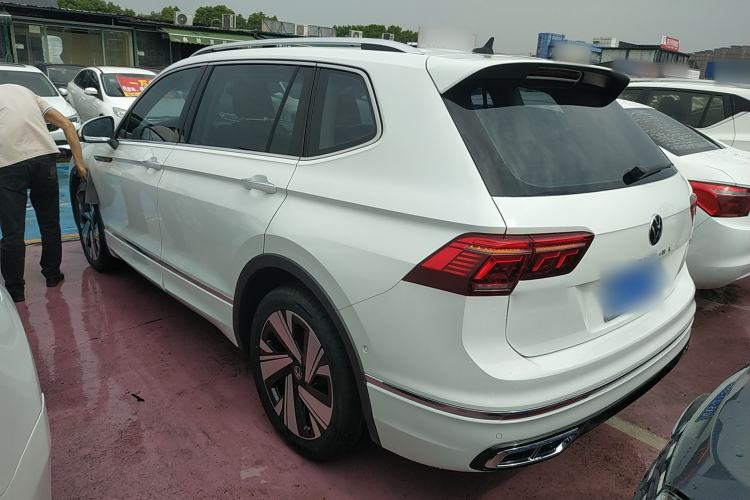Used Volkswagen Tiguan L 2023 Restyled 330TSI Automatic Two-Wheel Drive R-Line Enhanced Comfort Version Exterior 2