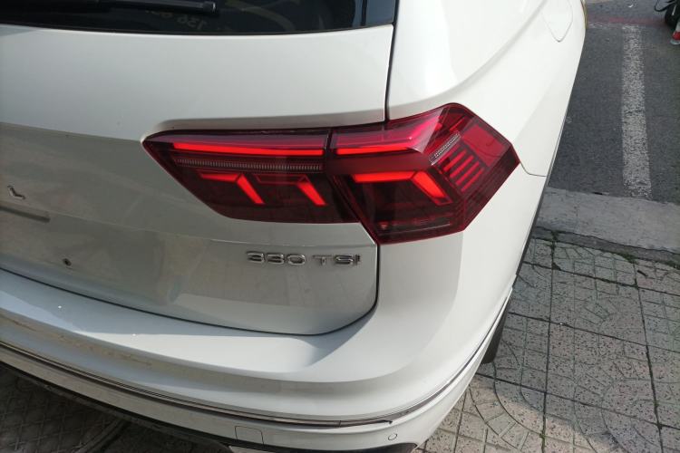 Used Volkswagen Tiguan L 2023 330TSI Automatic Two-Wheel Drive R-Line Enjoyment Edition Exterior 3