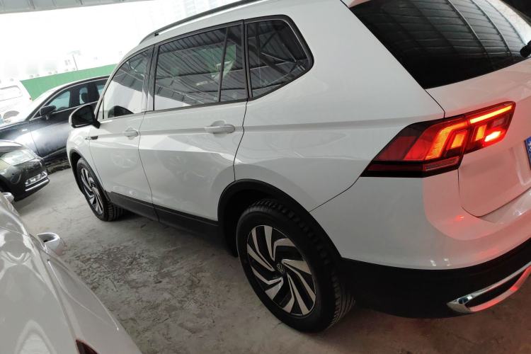 Used Volkswagen Tiguan L 2023 330TSI Automatic Two-Wheel Drive Comfort Edition Exterior 3