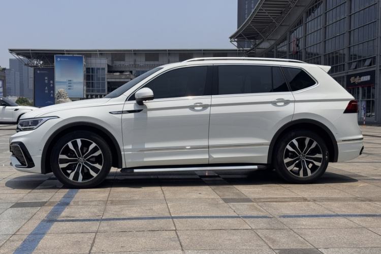 Used Volkswagen Tiguan L 2023 330TSI Automatic Two-Wheel Drive R-Line Enjoyment Edition Exterior 3