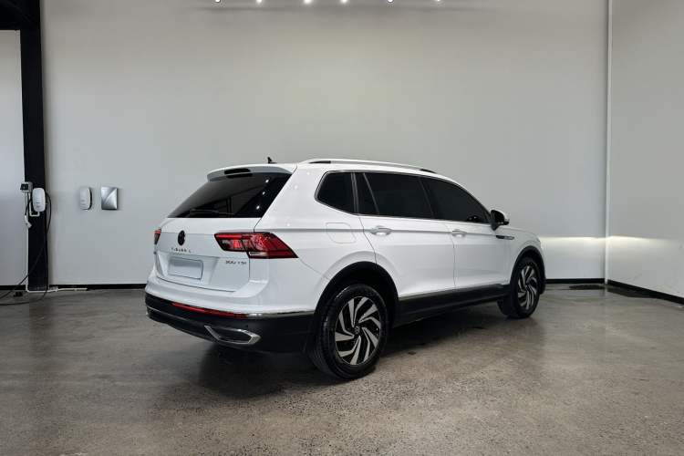 Used Volkswagen Tiguan L 2023 300TSI Automatic Two-Wheel Drive Smart Edition Exterior 3