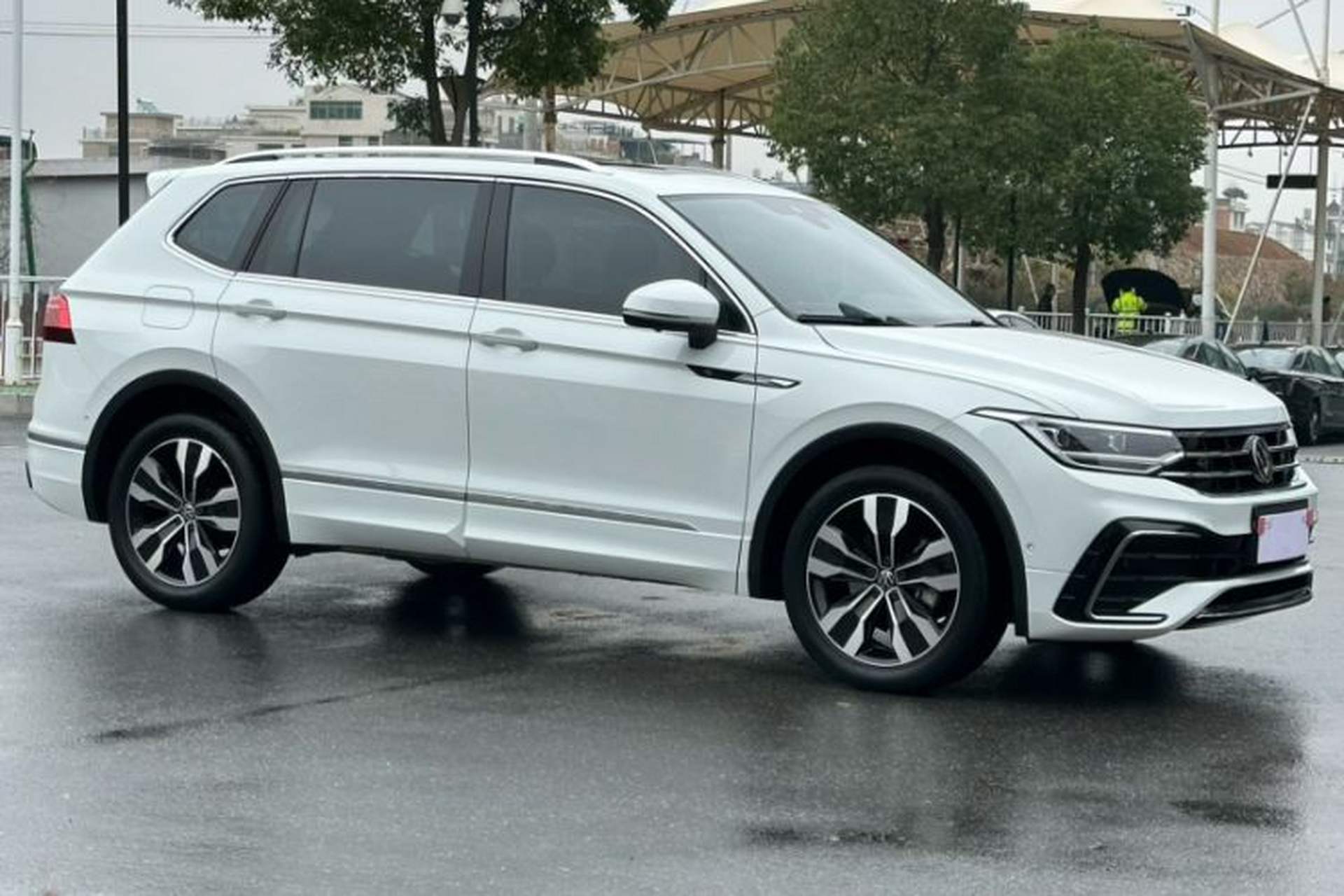 Used Volkswagen Tiguan L 2023 330TSI Automatic Two-Wheel Drive R-Line Enjoyment Edition Exterior 3