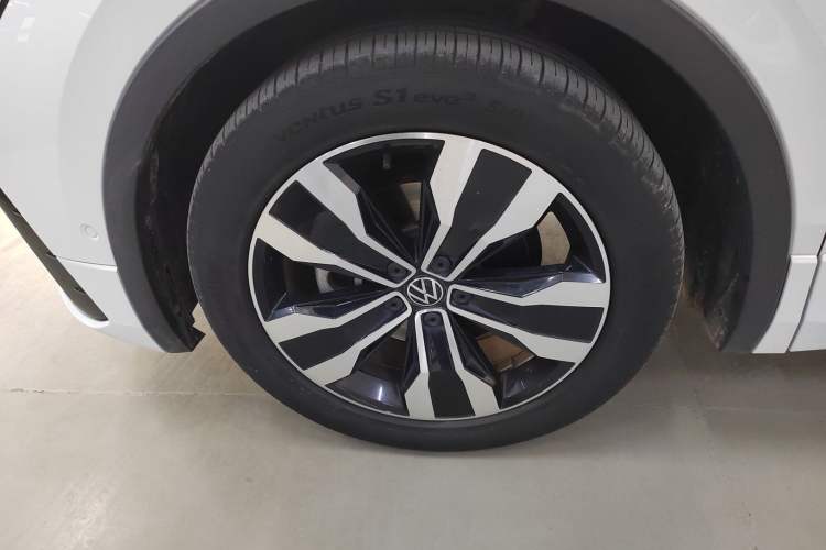 Used Volkswagen Tiguan L 2023 Restyled 330TSI Automatic Two-Wheel Drive R-Line Enhanced Comfort Version Exterior 4