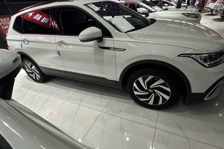 Used Volkswagen Tiguan L 2023 330TSI Automatic Two-Wheel Drive Comfort Edition Exterior 4