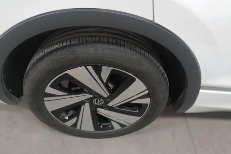 Used Volkswagen Tiguan L 2023 Restyled 330TSI Automatic Two-Wheel Drive R-Line Enhanced Comfort Version Exterior 5