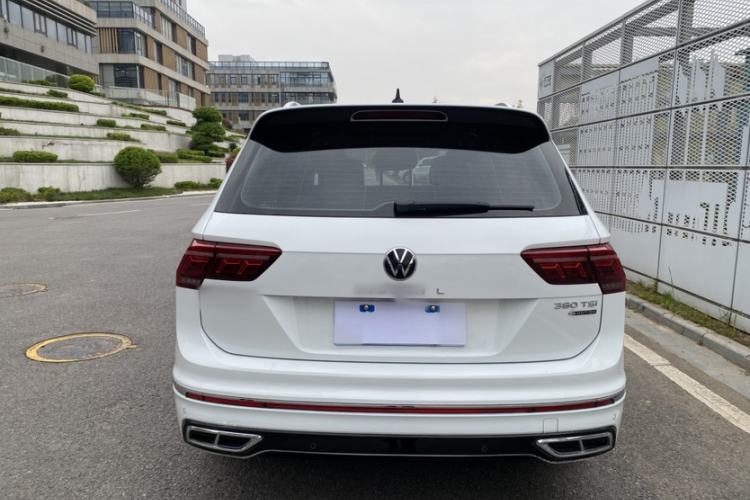 Used Volkswagen Tiguan L 2023 380TSI Automatic All-Wheel Drive R-Line Enhanced 7-Seater Exterior 5