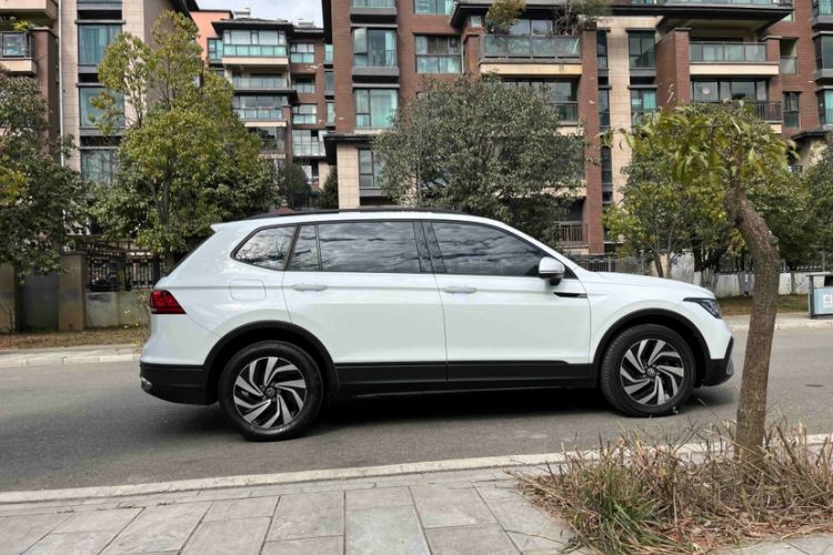 Used Volkswagen Tiguan L 2023 330TSI Automatic Two-Wheel Drive Comfort Edition Exterior 5