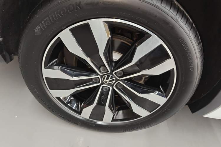 Used Volkswagen Tiguan L 2023 330TSI Automatic Two-Wheel Drive R-Line Enjoyment Edition Exterior 5