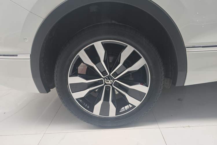 Used Volkswagen Tiguan L 2023 330TSI Automatic Two-Wheel Drive R-Line Enjoyment Edition Exterior 5