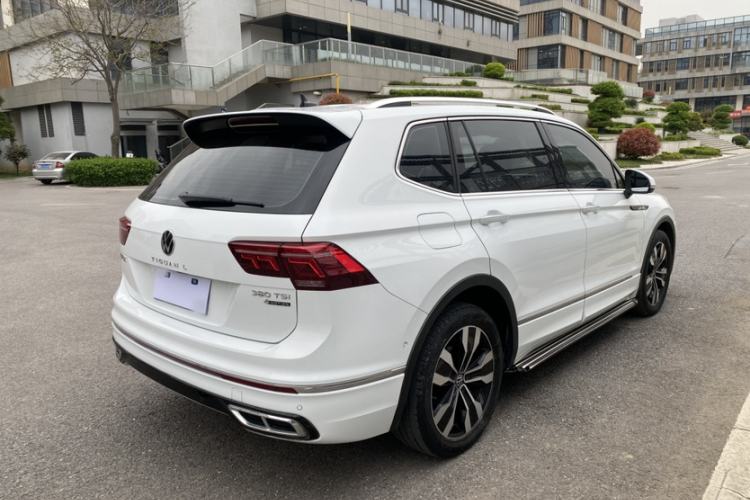 Used Volkswagen Tiguan L 2023 380TSI Automatic All-Wheel Drive R-Line Enhanced 7-Seater Exterior 6