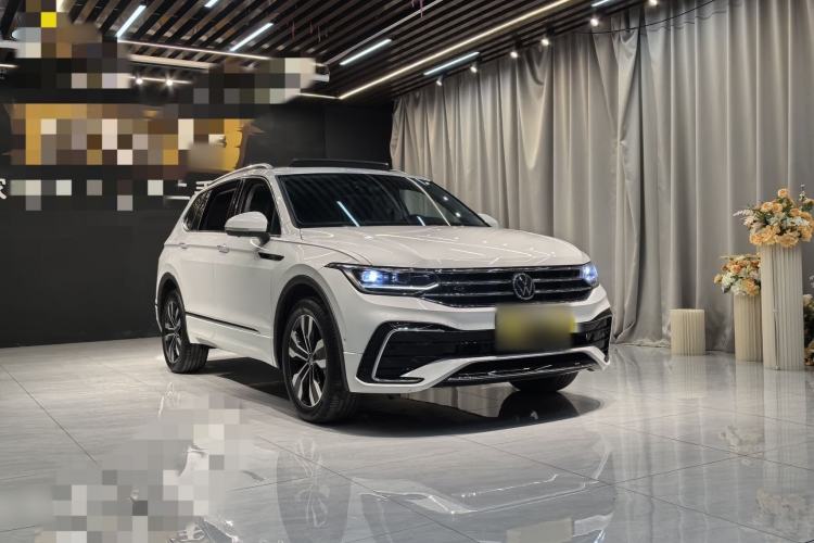 Used Volkswagen Tiguan L 2023 Facelifted 380TSI Automatic All-Wheel Drive R-Line Plus Version 7-Seater Exterior 7