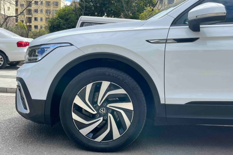 Used Volkswagen Tiguan L 2023 330TSI Automatic Two-Wheel Drive Comfort Edition Exterior 8