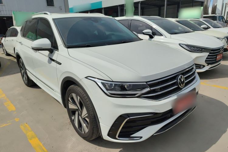 Used Volkswagen Tiguan L 2023 Facelifted 380TSI Automatic All-Wheel Drive R-Line Plus Version 7-Seater Front Right 45 Deg