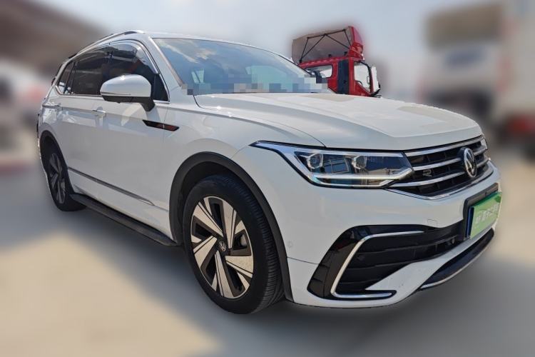 Used Volkswagen Tiguan L 2023 380TSI Automatic All-Wheel Drive R-Line Enhanced 7-Seater Front Right 45 Deg