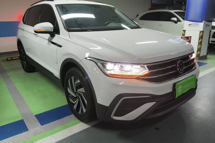 Used Volkswagen Tiguan L 2023 330TSI Automatic Two-Wheel Drive Comfort Edition Front Right 45 Deg