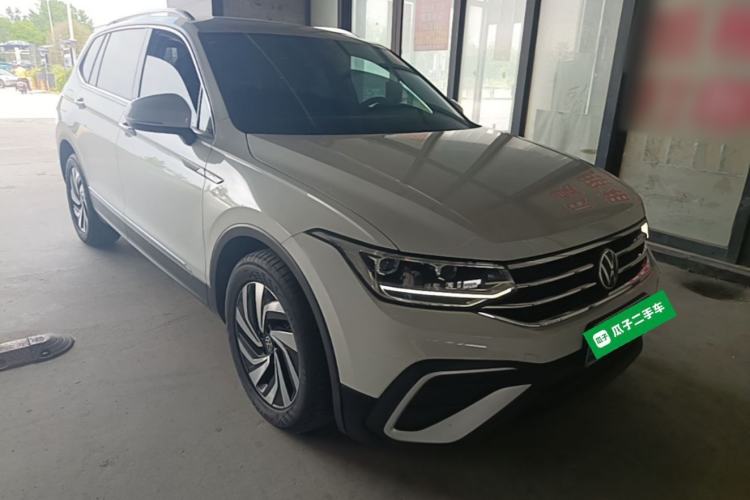 Used Volkswagen Tiguan L 2023 Revised Version 330TSI Automatic Two-Wheel Drive Smart Enjoyment Edition Front Right 45 Deg