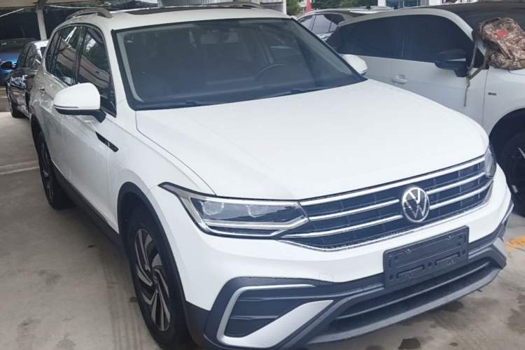 Used Volkswagen Tiguan L 2023 330TSI Automatic Two-Wheel Drive Smart Edition Front Right 45 Deg