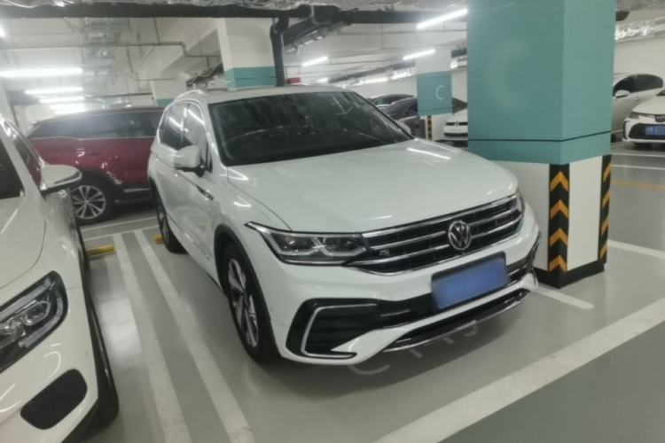 Used Volkswagen Tiguan L 2023 Facelift 380TSI Automatic All-Wheel Drive R-Line Flagship 7-Seater Front Right 45 Deg