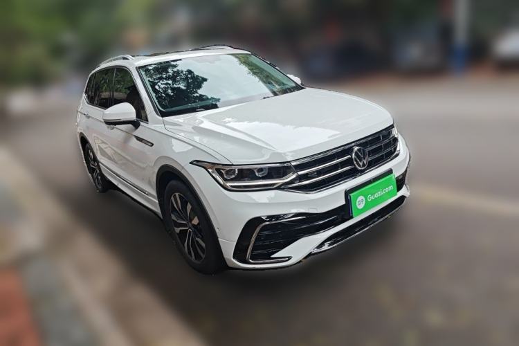 Used Volkswagen Tiguan L 2023 Restyled 330TSI Automatic Two-Wheel Drive R-Line Enhanced Comfort Version Front Right 45 Deg