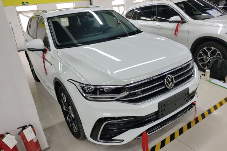 Used Volkswagen Tiguan L 2023 330TSI Automatic Two-Wheel Drive R-Line Enjoyment Edition Front Right 45 Deg