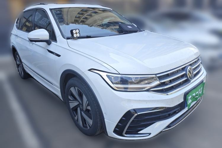 Used Volkswagen Tiguan L 2023 Facelifted 380TSI Automatic All-Wheel Drive R-Line Plus Version 7-Seater Front Right 45 Deg