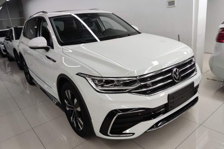 Used Volkswagen Tiguan L 2023 330TSI Automatic Two-Wheel Drive R-Line Enjoyment Edition Front Right 45 Deg