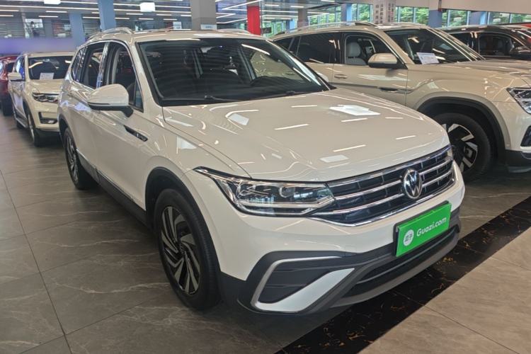 Used Volkswagen Tiguan L 2023 330TSI Automatic Two-Wheel Drive Smart Edition Front Right 45 Deg