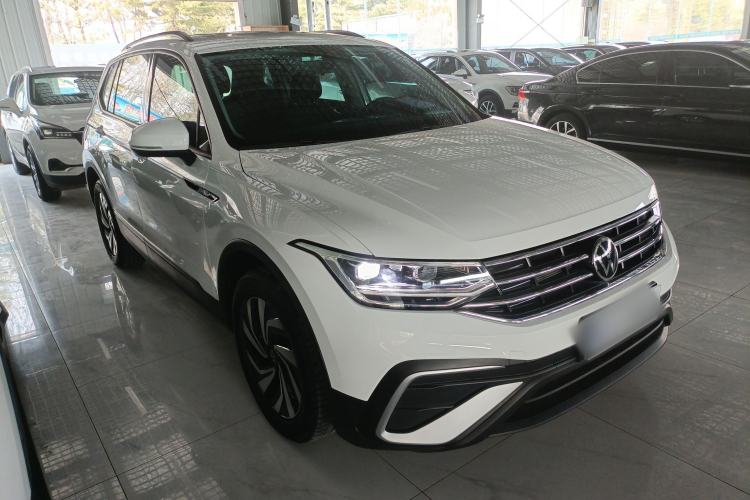 Used Volkswagen Tiguan L 2023 330TSI Automatic Two-Wheel Drive Comfort Edition Front Right 45 Deg