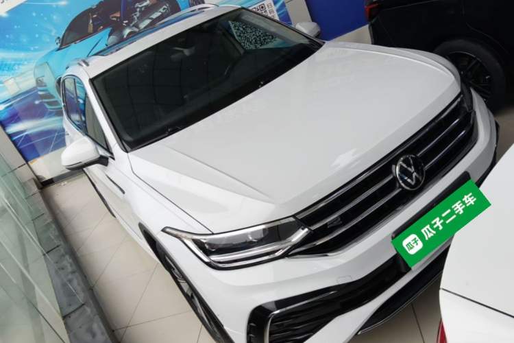 Used Volkswagen Tiguan L 2023 Restyled 330TSI Automatic Two-Wheel Drive R-Line Enhanced Comfort Version Front Right 45 Deg