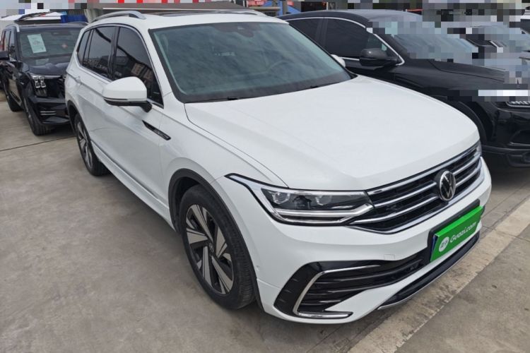 Used Volkswagen Tiguan L 2023 Restyled 330TSI Automatic Two-Wheel Drive R-Line Enhanced Comfort Version Front Right 45 Deg
