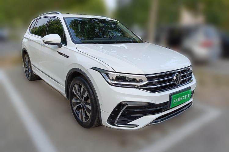 Used Volkswagen Tiguan L 2023 330TSI Automatic Two-Wheel Drive R-Line Enjoyment Edition Front Right 45 Deg