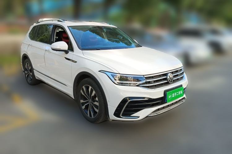 Used Volkswagen Tiguan L 2023 Restyled 330TSI Automatic Two-Wheel Drive R-Line Enhanced Comfort Version Front Right 45 Deg