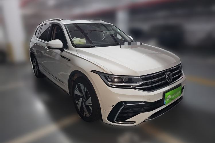 Used Volkswagen Tiguan L 2023 Restyled 330TSI Automatic Two-Wheel Drive R-Line Enhanced Comfort Version Front Right 45 Deg