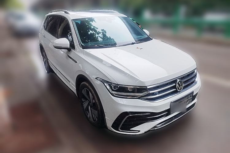 Used Volkswagen Tiguan L 2023 Facelifted 380TSI Automatic All-Wheel Drive R-Line Plus Version 7-Seater Front Right 45 Deg
