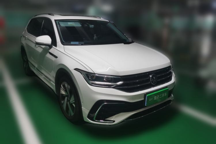 Used Volkswagen Tiguan L 2023 Restyled 330TSI Automatic Two-Wheel Drive R-Line Enhanced Comfort Version Front Right 45 Deg