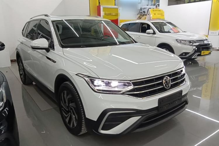 Used Volkswagen Tiguan L 2023 Revised Version 330TSI Automatic Two-Wheel Drive Smart Enjoyment Edition Front Right 45 Deg