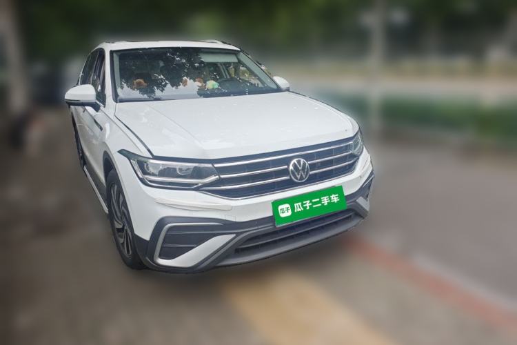 Used Volkswagen Tiguan L 2023 330TSI Automatic Two-Wheel Drive Smart Edition Front Right 45 Deg