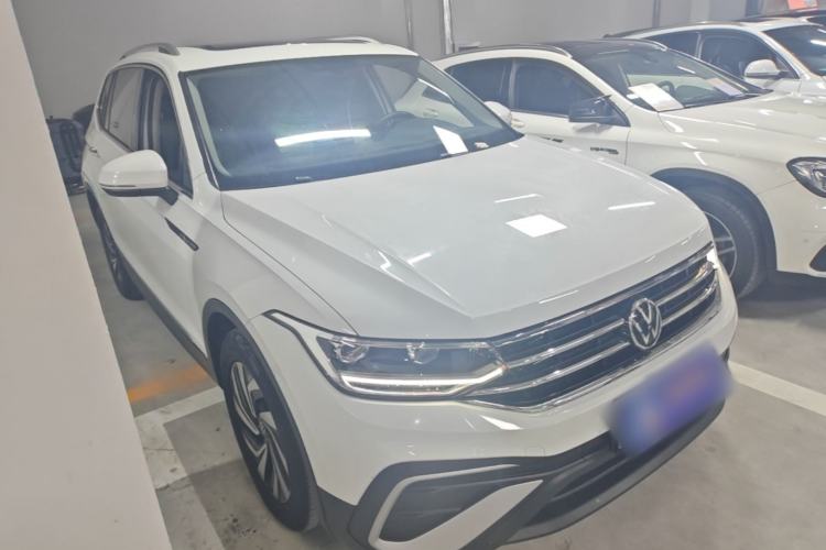 Used Volkswagen Tiguan L 2023 300TSI Automatic Two-Wheel Drive Smart Edition Front Right 45 Deg