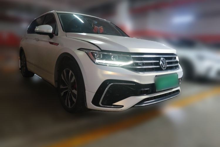 Used Volkswagen Tiguan L 2023 380TSI Automatic All-Wheel Drive R-Line Enhanced 7-Seater Front Right 45 Deg