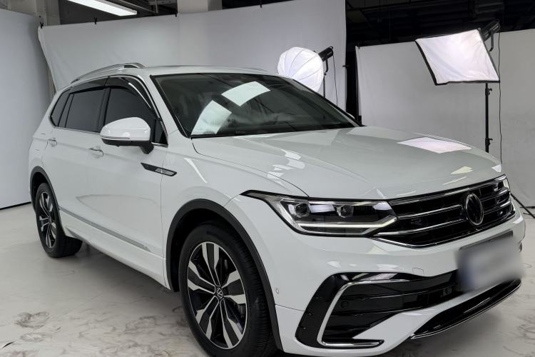 Used Volkswagen Tiguan L 2023 Restyled 330TSI Automatic Two-Wheel Drive R-Line Enhanced Comfort Version Front Right 45 Deg