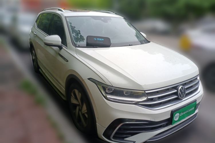 Used Volkswagen Tiguan L 2023 Restyled 330TSI Automatic Two-Wheel Drive R-Line Enhanced Comfort Version Front Right 45 Deg